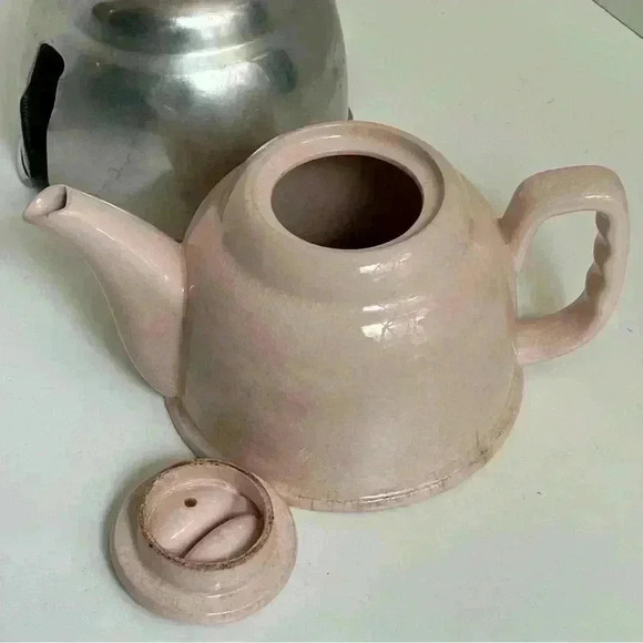 1940s  made in Japan pink ceramic teapot with insulated metal cozy - Picture 8 of 10
